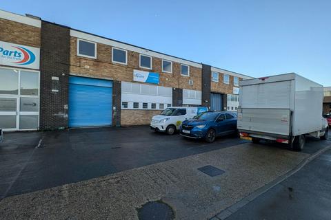 Warehouse to rent - Shamblehurst Ln Southampton SO30 2FX
