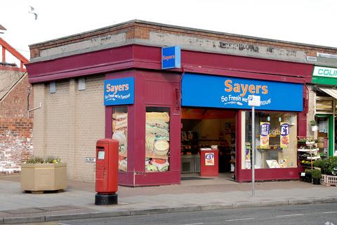 Retail property (high street) to rent, 32 Banks Rd Wirral CH48 0RD