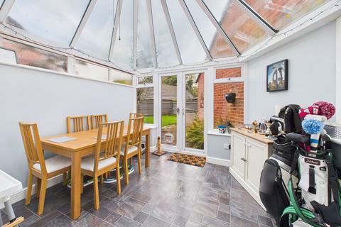 3 bedroom end of terrace house for sale, Dace Road, Calne SN11