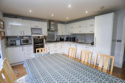 4 bedroom detached house for sale, Bowen Way, Coulsdon