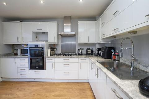 4 bedroom detached house for sale, Bowen Way, Coulsdon