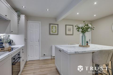 3 bedroom detached house for sale, Hall Park Avenue, Liversedge, WF15