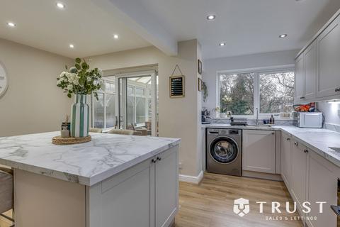 3 bedroom detached house for sale, Hall Park Avenue, Liversedge, WF15