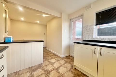 3 bedroom semi-detached house to rent, Lynden Avenue, Long Eaton, NG10