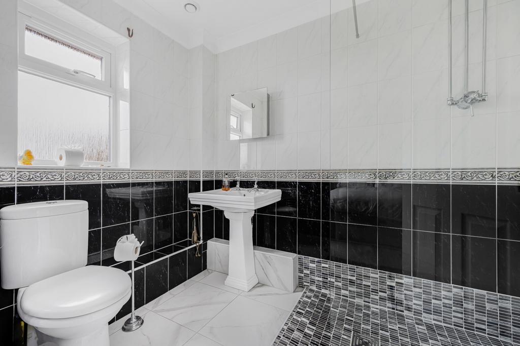 En-Suite (Bed 3)