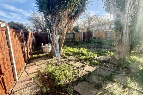 3 bedroom semi-detached house for sale, St. James Road, Isle Of Grain, Rochester