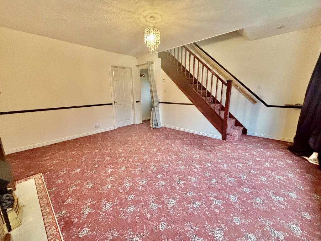 43 Thornbrook living room 1.jpg