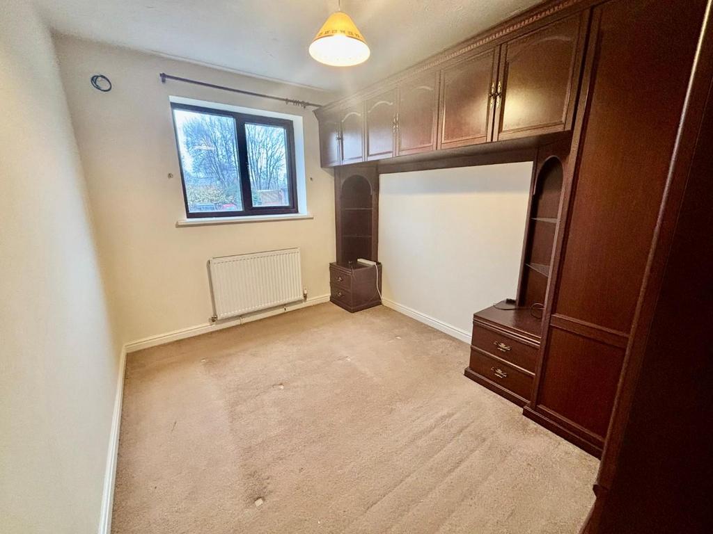 43 Thornbrook bedroom 1.jpg