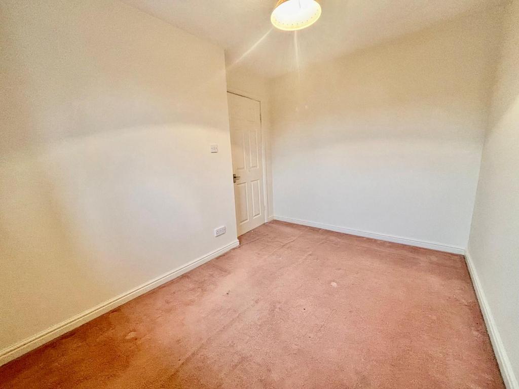 43 Thornbrook bedroom 2.jpg