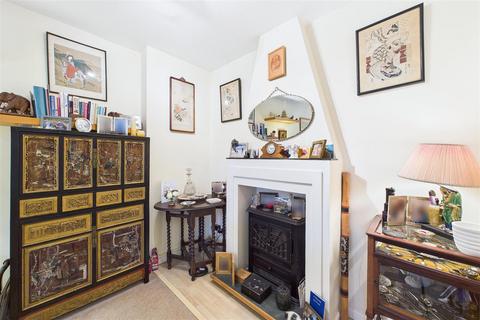 undefined, Modern townhouse moments from Hill Road, Clevedon