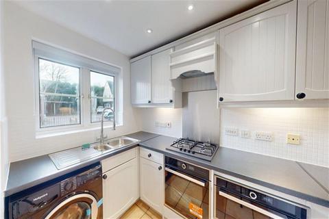 2 bedroom end of terrace house to rent, Willow Tree Close, Abridge, Romford, RM4