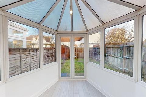 2 bedroom end of terrace house to rent, Willow Tree Close, Abridge, Romford, RM4