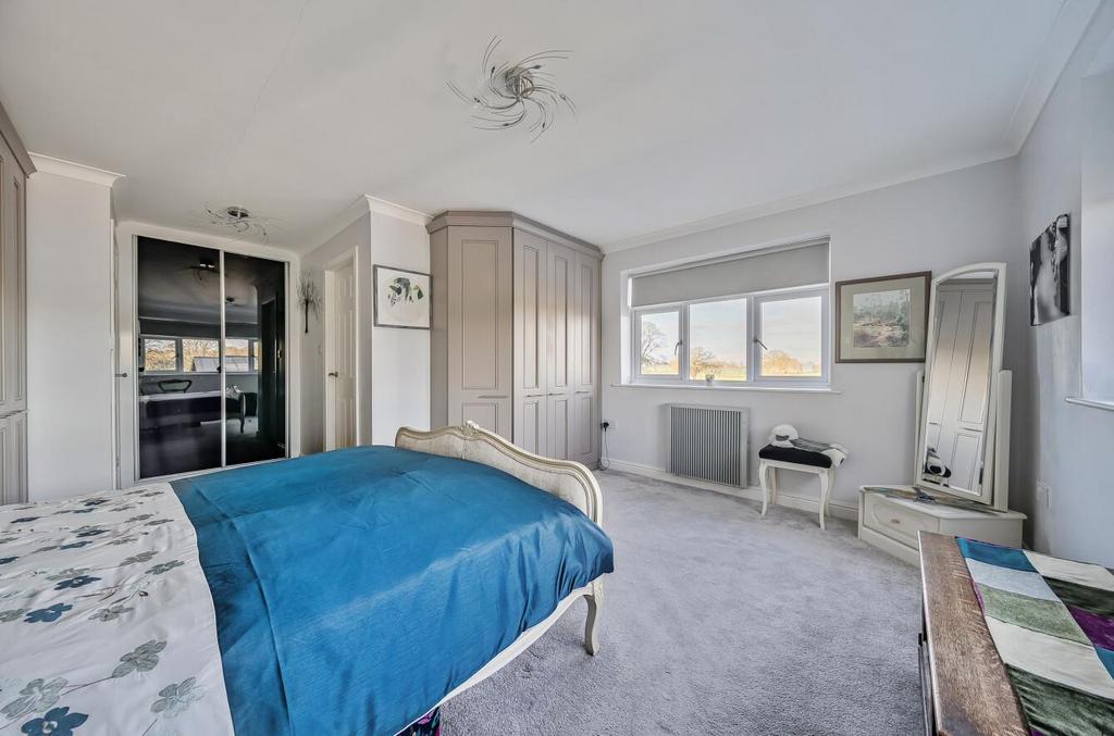 Bedroom 1 (2).jpg
