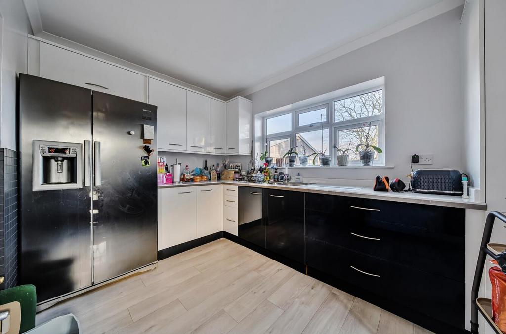 Kitchen (2).jpg