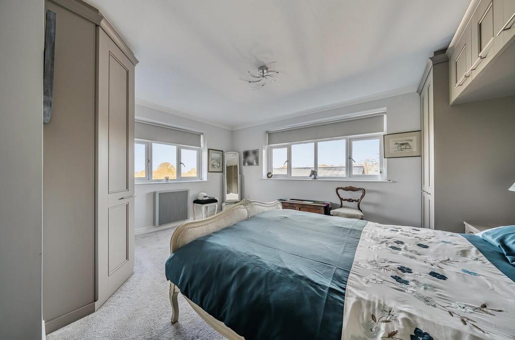 Bedroom 1.jpg