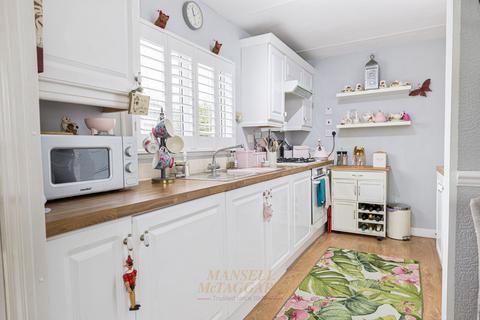 1 bedroom park home for sale, Bonehurst Road, Horley RH6