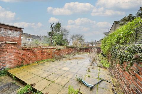 3 bedroom flat for sale, Wendover Road, Harlesden, London, NW10