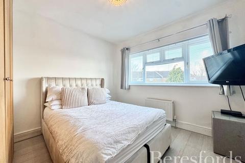 3 bedroom terraced house for sale, Hood Road, Rainham, RM13