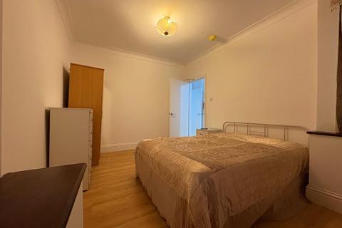 undefined, Hillside Road, Southall UB1