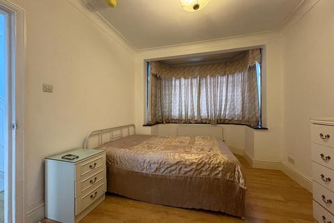 undefined, Hillside Road, Southall UB1