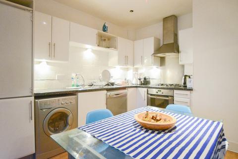2 bedroom apartment to rent, Market Court, London N1