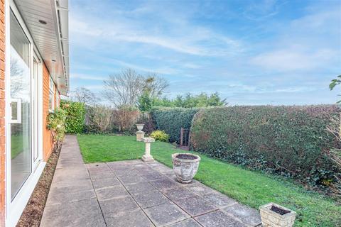 3 bedroom detached bungalow for sale, Kielder Rise, Worcester