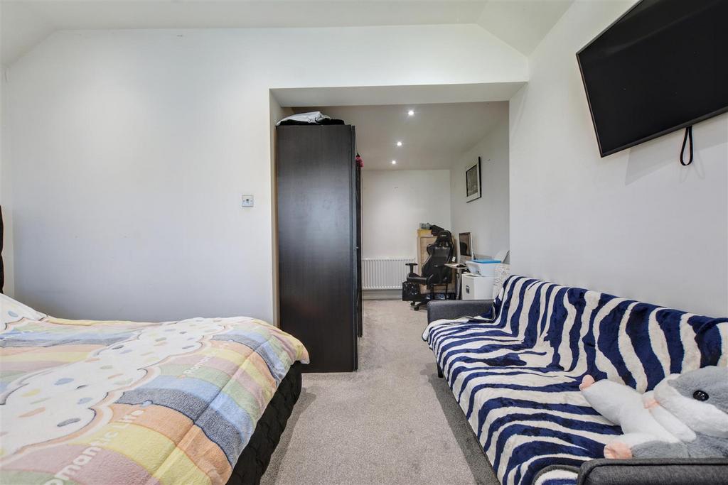 Bedroom One (5).jpeg