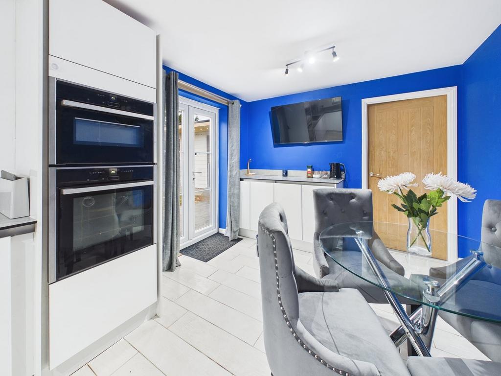 Open plan kitchen/diner