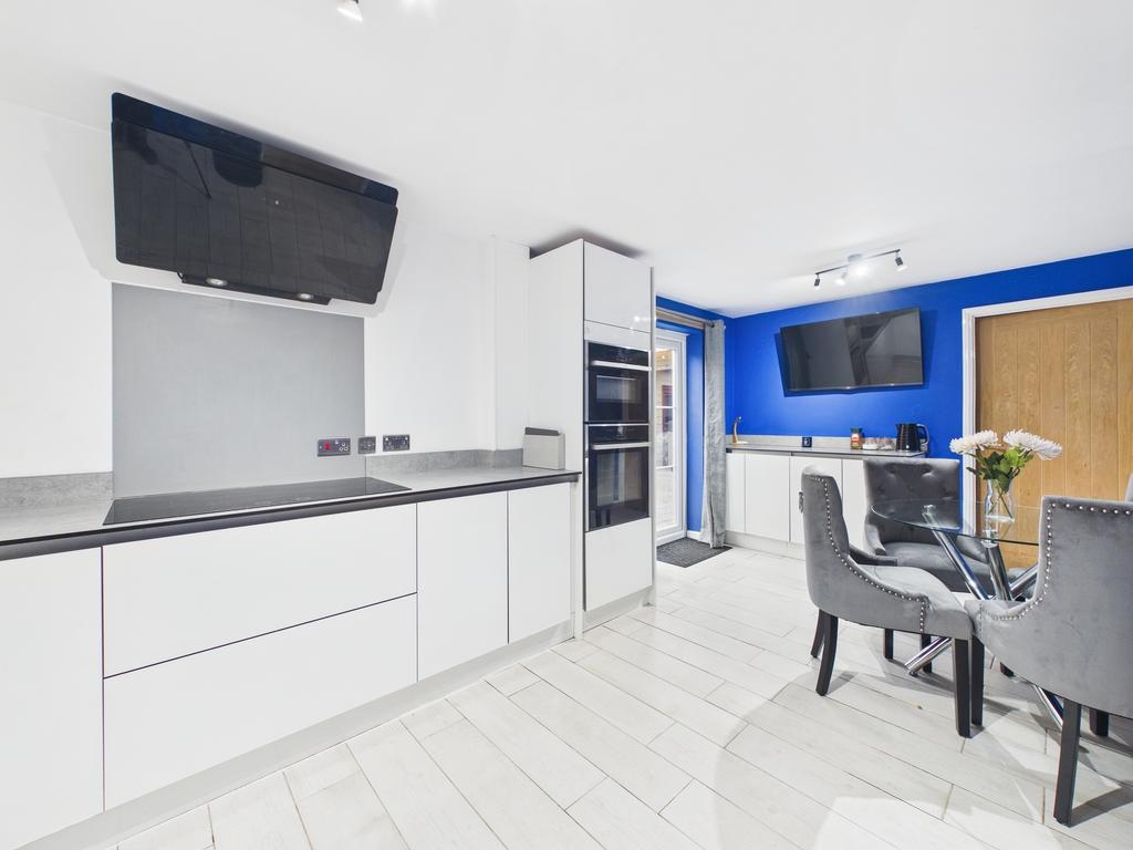 Open plan kitchen/diner
