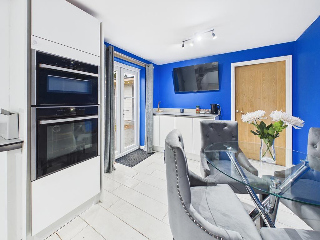 Open plan kitchen/diner