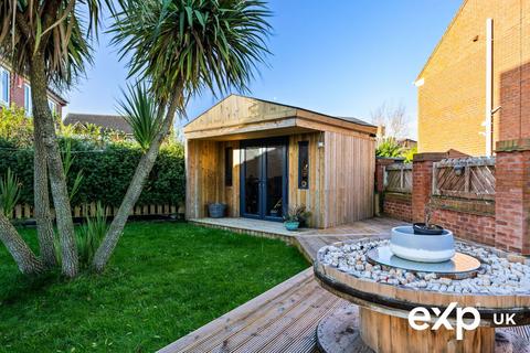 3 bedroom detached house for sale, Brocklehurst Drive, Mansfield NG21