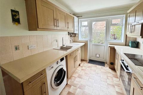 2 bedroom flat to rent, Barton Close, PO32