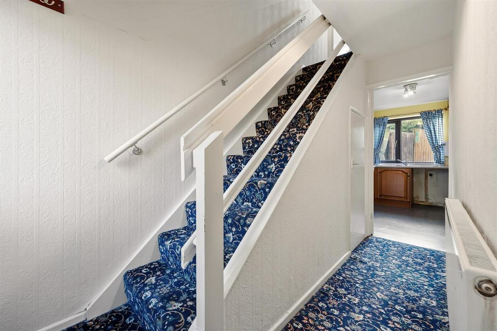 Entrance Hallway to Kitchen.jpg