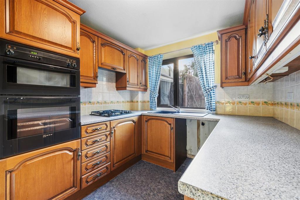 Kitchen to window.jpg