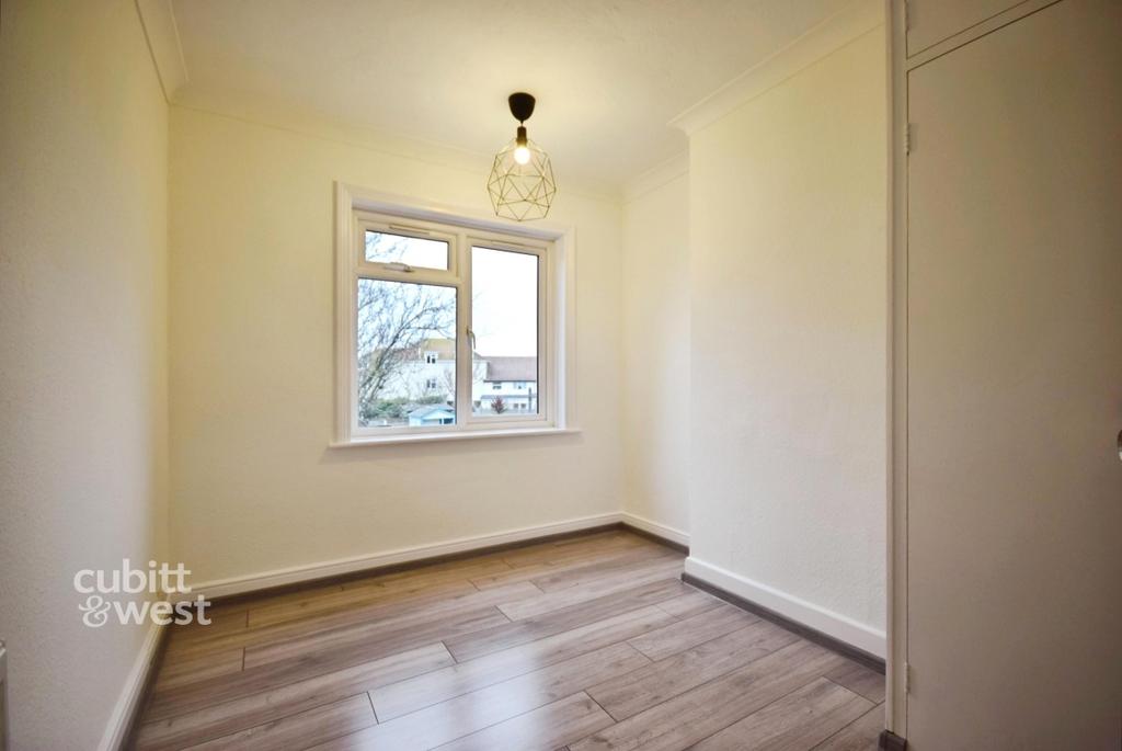 56 Ockley Road - 10