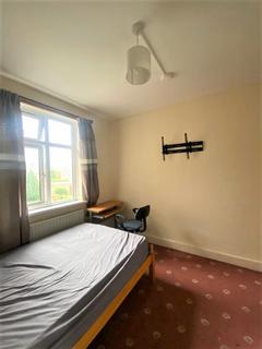 undefined, The Avenue, Cranford TW5