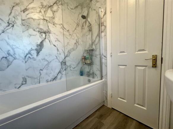 Main bathroom.jpeg
