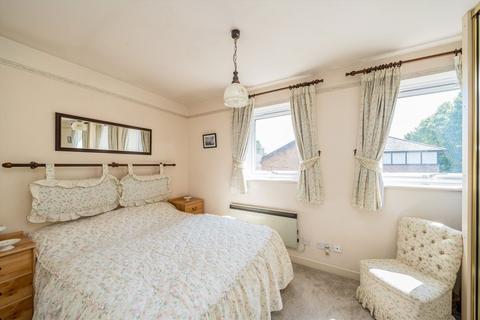 undefined, Falcon Way, London E14