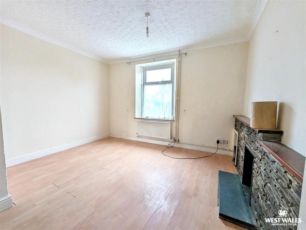 PXL 20251202 124636865~2.jpg