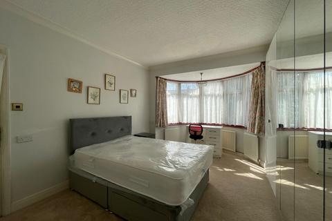 undefined, Wellington Road North, Hounslow TW4