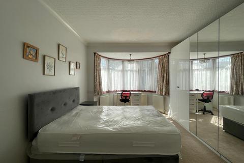 undefined, Wellington Road North, Hounslow TW4