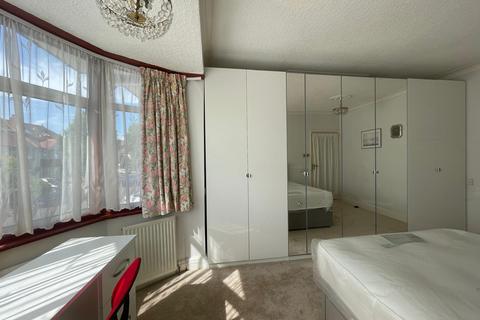 undefined, Wellington Road North, Hounslow TW4