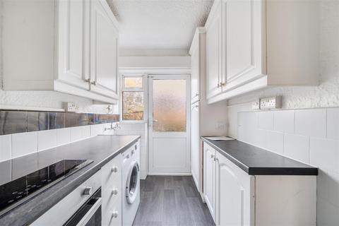 2 bedroom maisonette for sale, Chiltern Drive, Surbiton