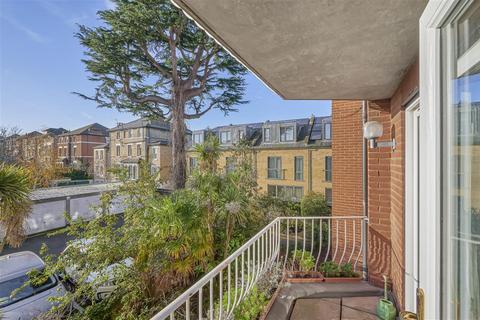 2 bedroom flat for sale, Upper Richmond Road, SW15