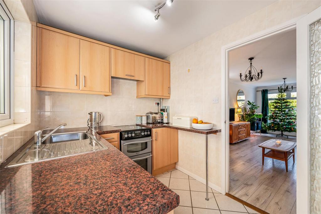 Kitchen to lounge.jpg