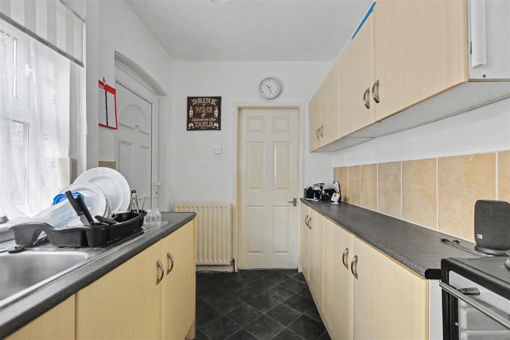 Kitchen 2.jpeg
