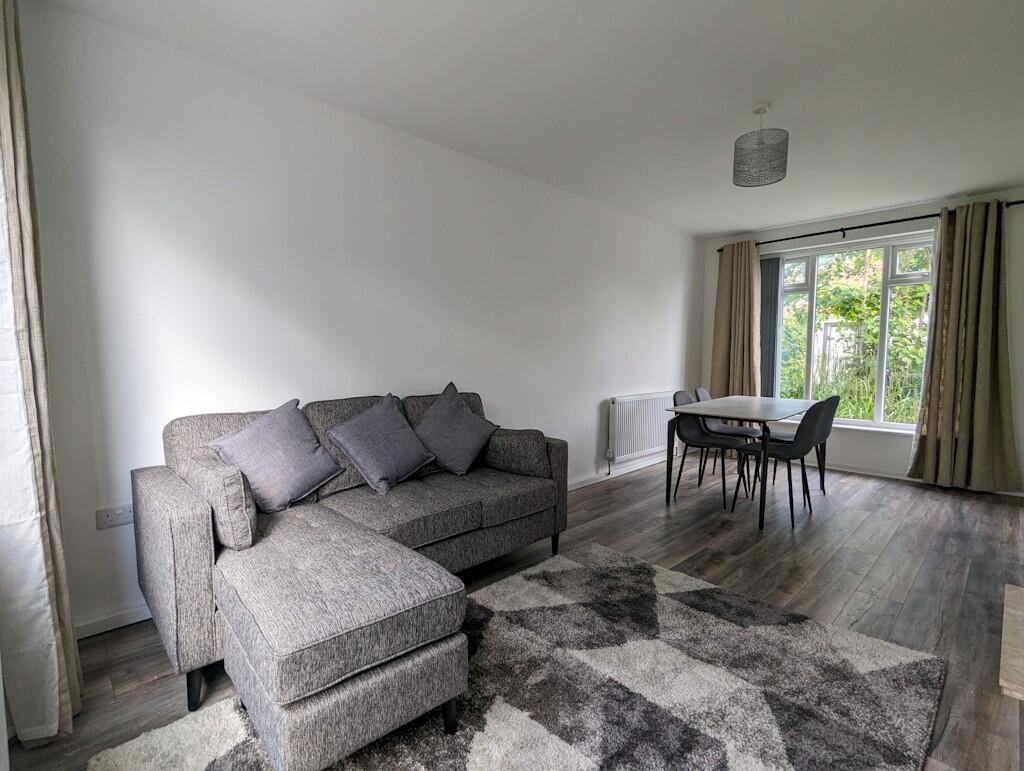 1 bed flat to rent Woodman Rd, London CR5