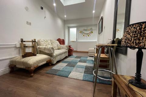 Thornbury Road, Isleworth TW7