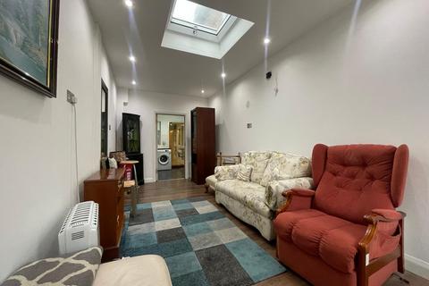 undefined, Thornbury Road, Isleworth TW7