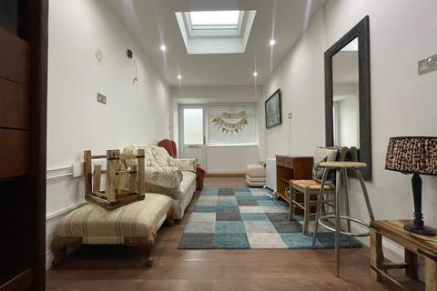 undefined, Thornbury Road, Isleworth TW7